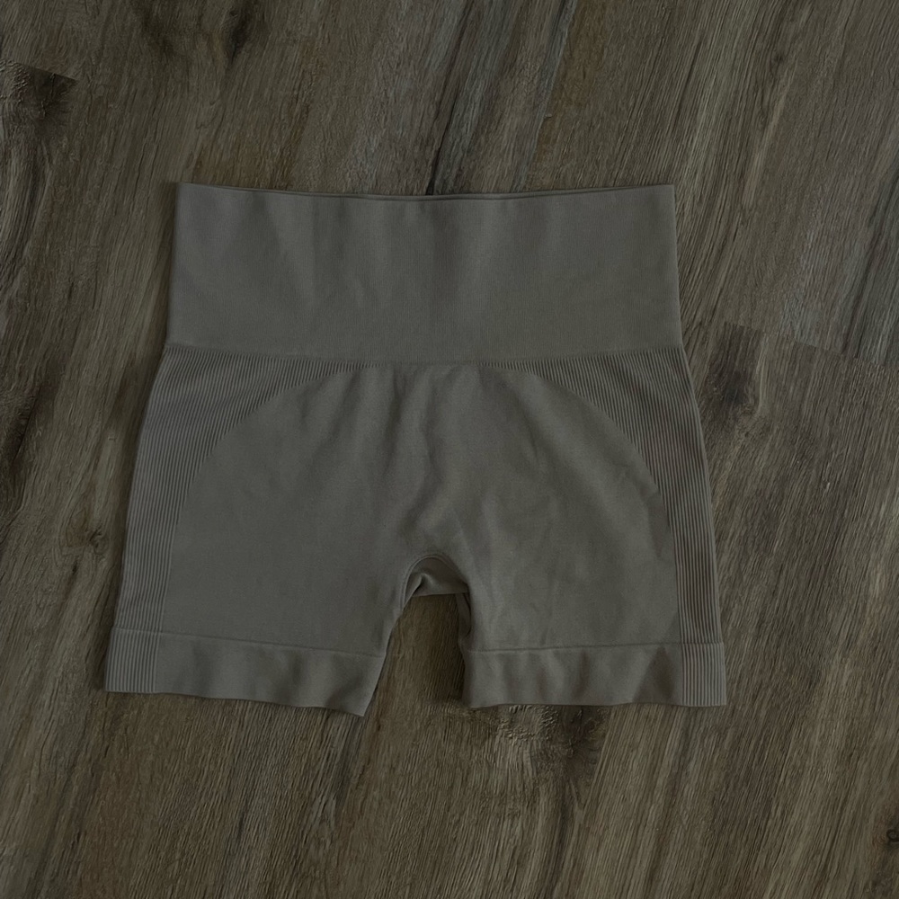 SETactive shorts in sand